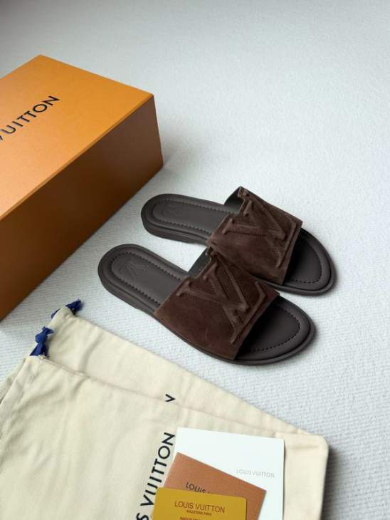 Picture of Louis Vuitton Slippers _SKULVsz38-45hnx06061491